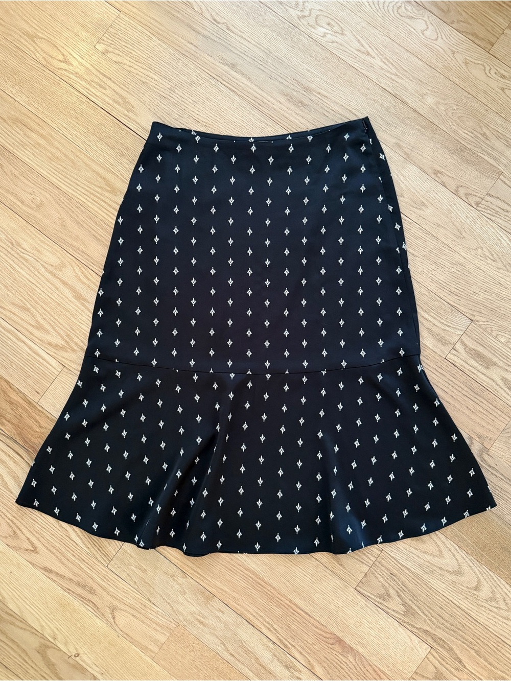 LOFT Satin Black Patterned Flared Hem Skirt 10 p
